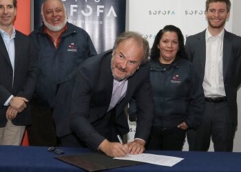 Firman inédito acuerdo para capacitar y formalizar el trabajo de los recicladores