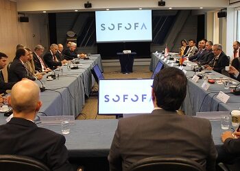 Ministros y empresarios de Ecuador visitan SOFOFA y destacan nuevos incentivos para fomentar la productividad e inversión en ese país