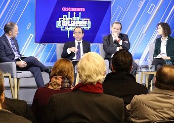 Ciclo de Diálogo SOFOFA comenzó con una visión crítica del proceso de formulación de políticas públicas