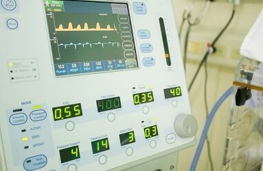 Este viernes llegan a Chile entre 130 y 178 nuevos ventiladores aportados por la CPC