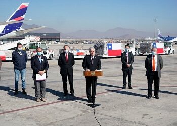 Presidente Piñera y CPC reciben 178 nuevos ventiladores aportados por el fondo empresarial SiEmpre a la red nacional de salud