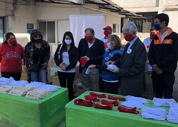 Empresarios donan 1 millón de mascarillas a Cruz Roja Chilena