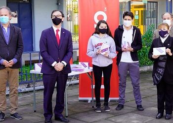 MINEDUC y CPC anuncian entrega de 16.500 tablets a estudiantes técnicos más vulnerables del país
