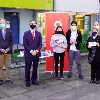 MINEDUC y CPC anuncian entrega de 16.500 tablets a estudiantes técnicos más vulnerables del país